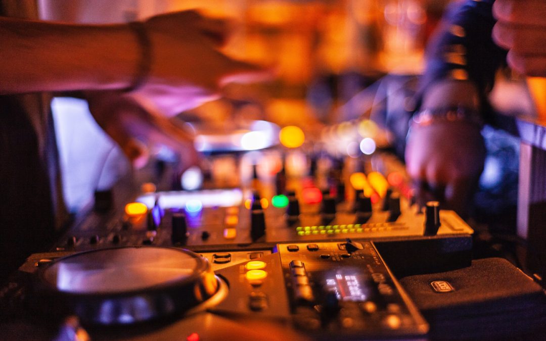 3 Questions To Ask Your Wedding DJ Before Hiring 